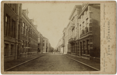 500377 Gezicht in de Weistraat te Utrecht, uit het noordoosten; rechts het huis nr. 132.N.B. De straatnaam Weistraat is ...